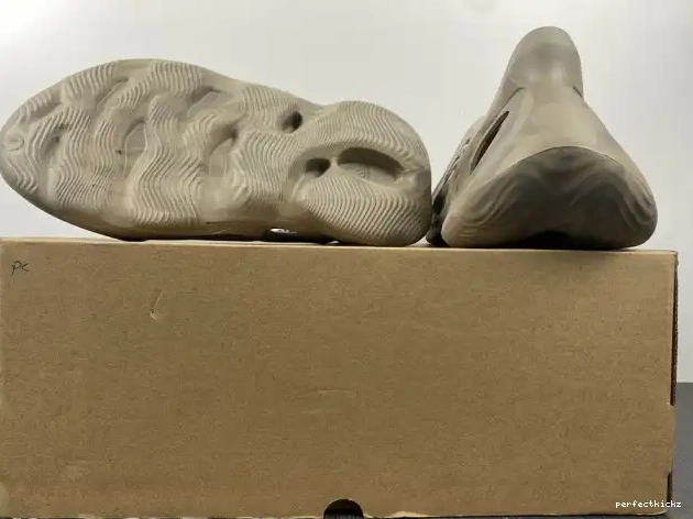 Adidas Sage Stone Yeezy RNNR GX4472 Foam 0616